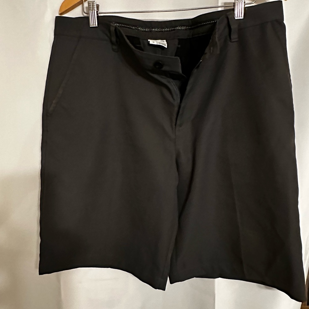 IZOD black golf shorts | 36w
